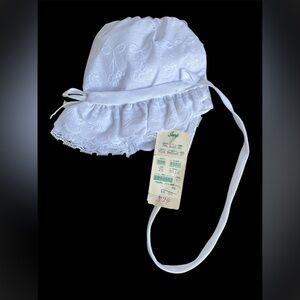 Vintage USA Made Cotton & Lace Baby Bonnet, Embroidered Eyelet, Button Back 0-6m